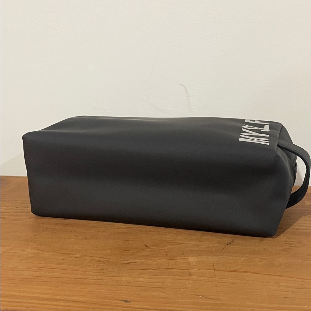🍉 YSL MYSLF ABSOLUTE Black Toiletry Bag with Silver MYSLF Logo - Picture 9 of 16